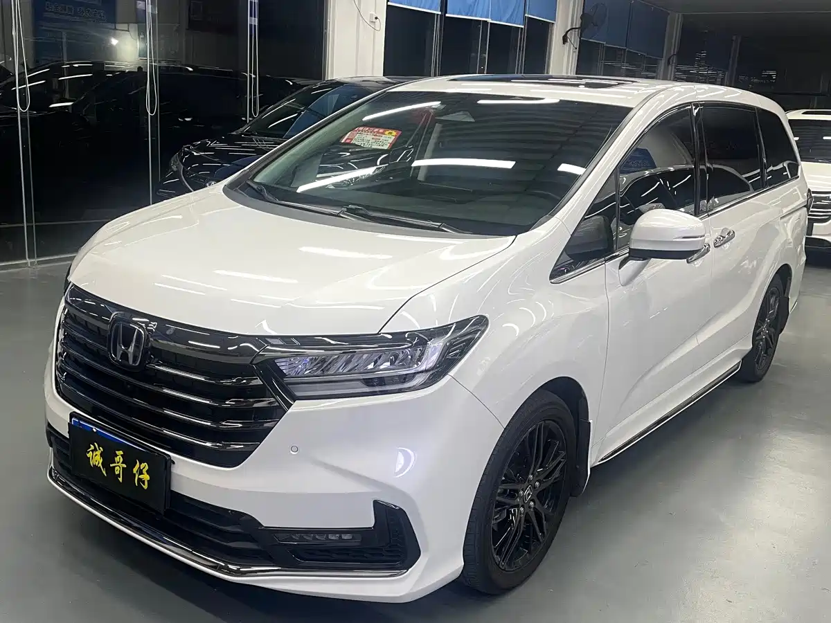 Фото 2 - Honda Odyssey
