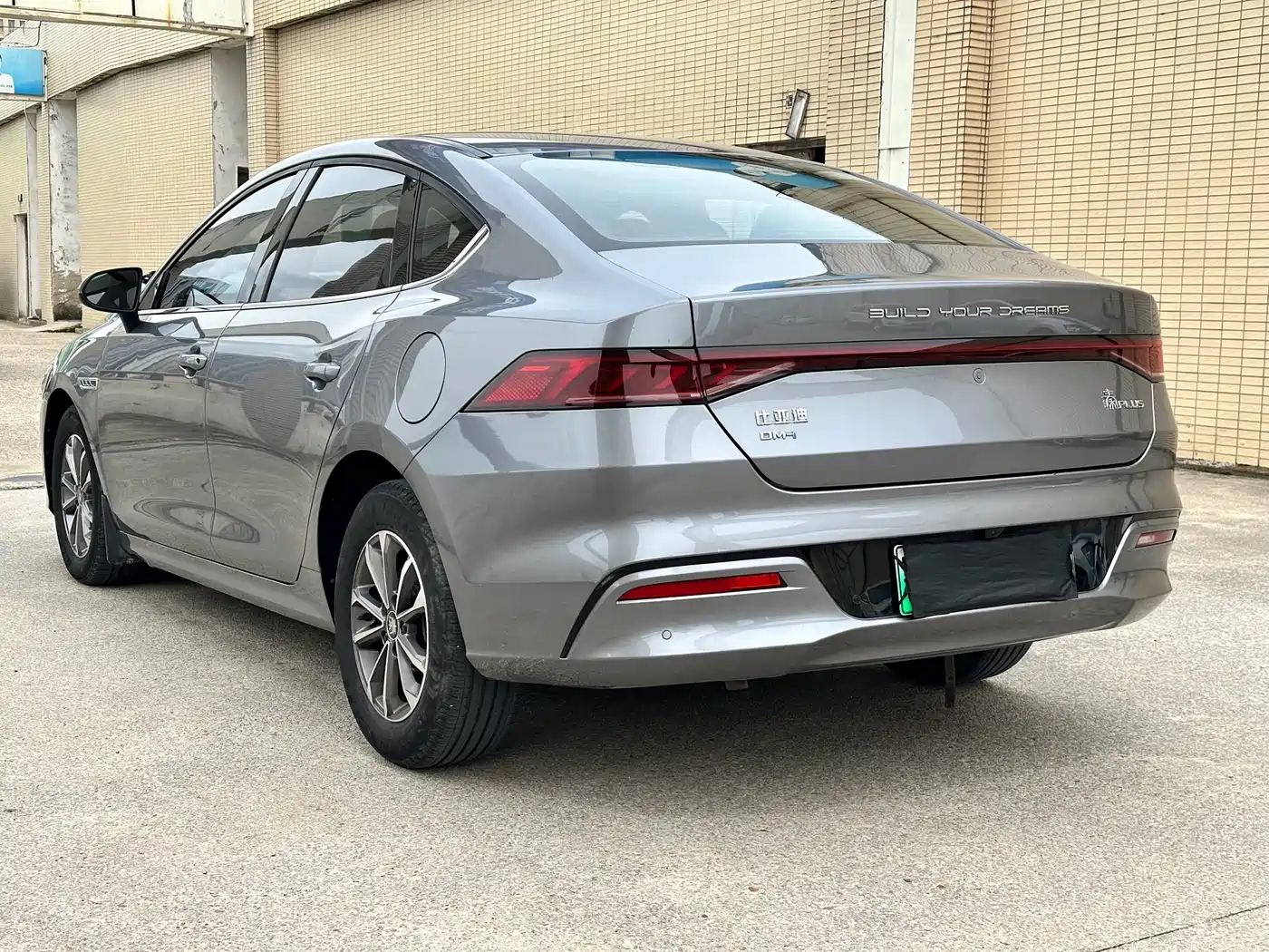 BYD Qin PLUS 2024 Glory Edition DM-i 55KM Leading фото 7
