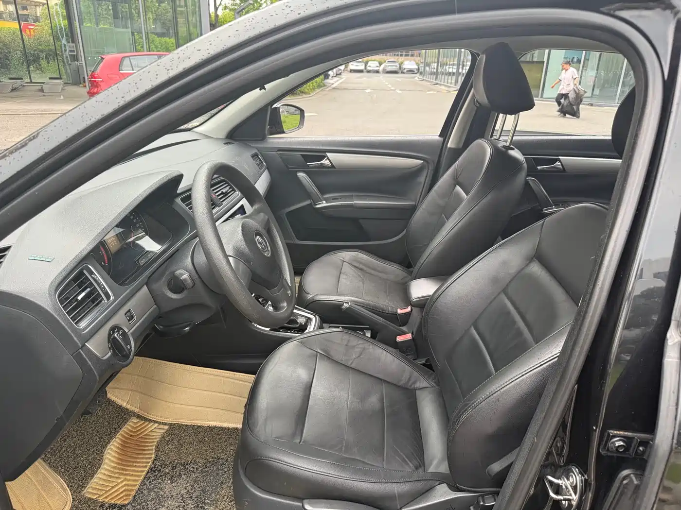 Volkswagen Lavida 2013 Facelift Classic 1.6L Automatic Comfort фото 5