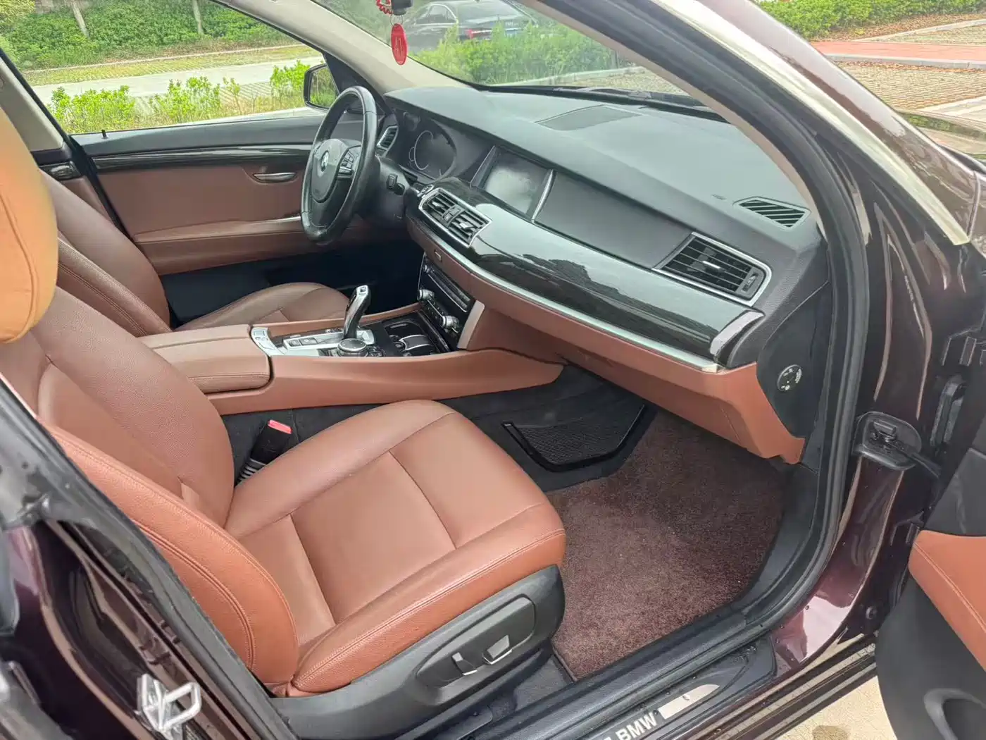 BMW 5 Series GT 2015 528i Luxury фото 17
