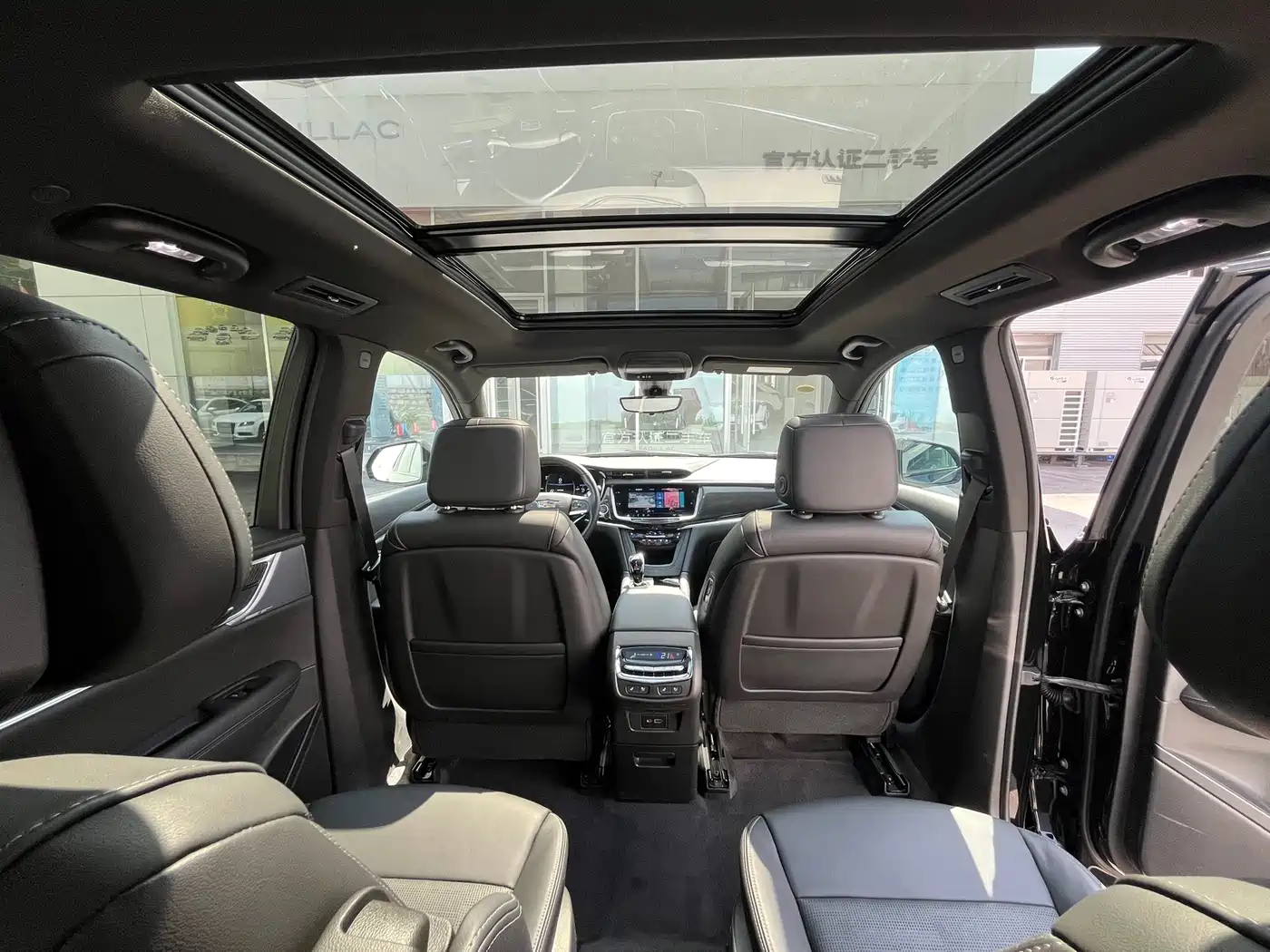 Cadillac XT6 2025 2.0T 6-Seater AWD Executive Black Label Edition фото 21