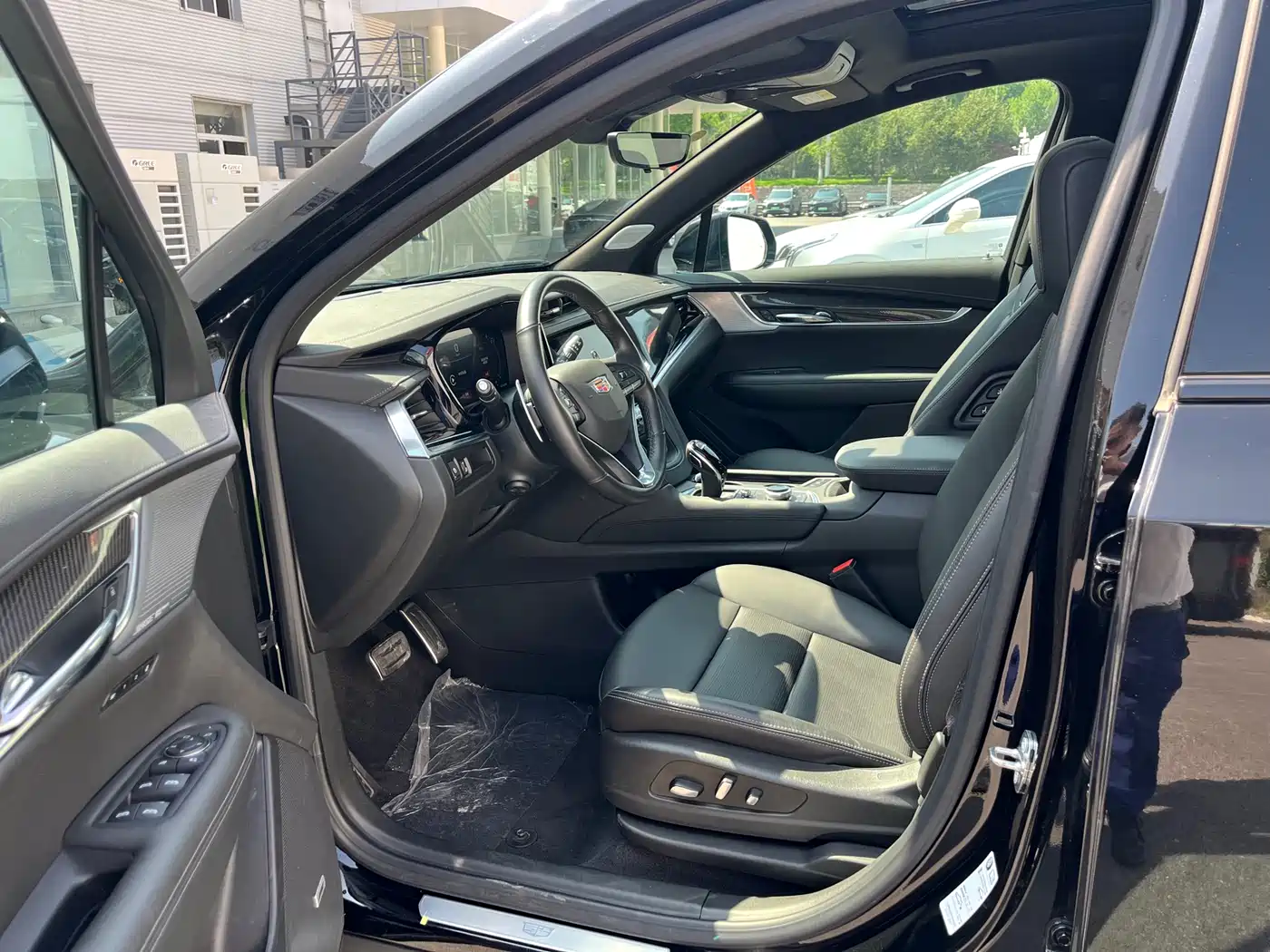 Cadillac XT6 2025 2.0T 6-Seater AWD Executive Black Label Edition фото 4