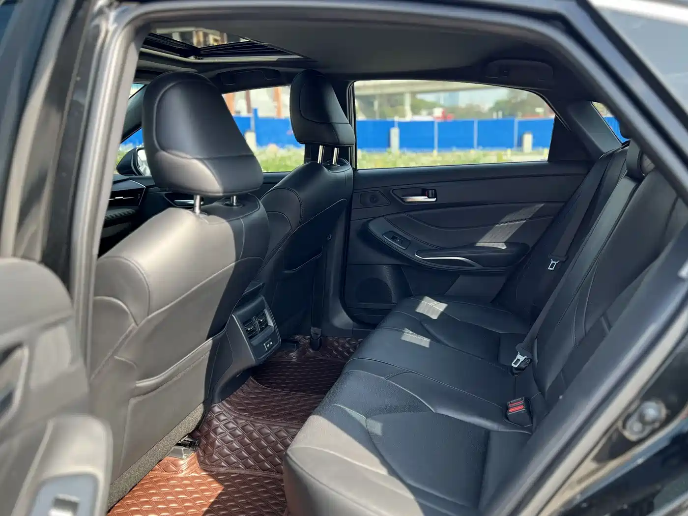 Toyota Avalon 2023 2.5L Luxury Edition фото 15