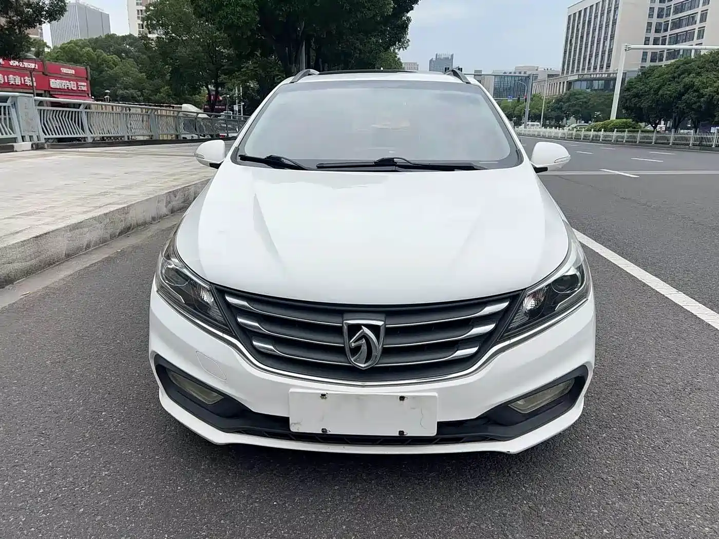 Photo 2 - Baojun 310