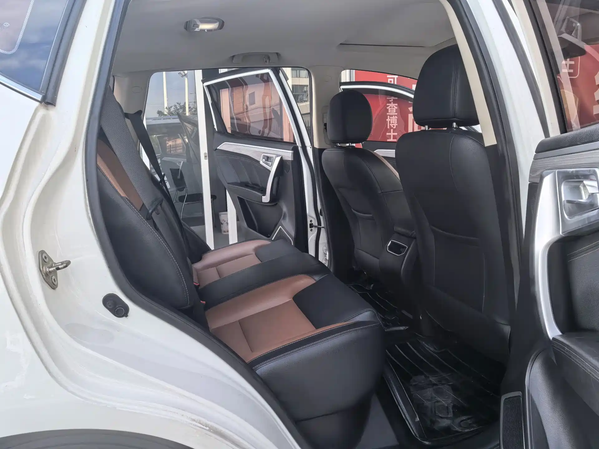 Photo 12 - Geely Emgrand X6