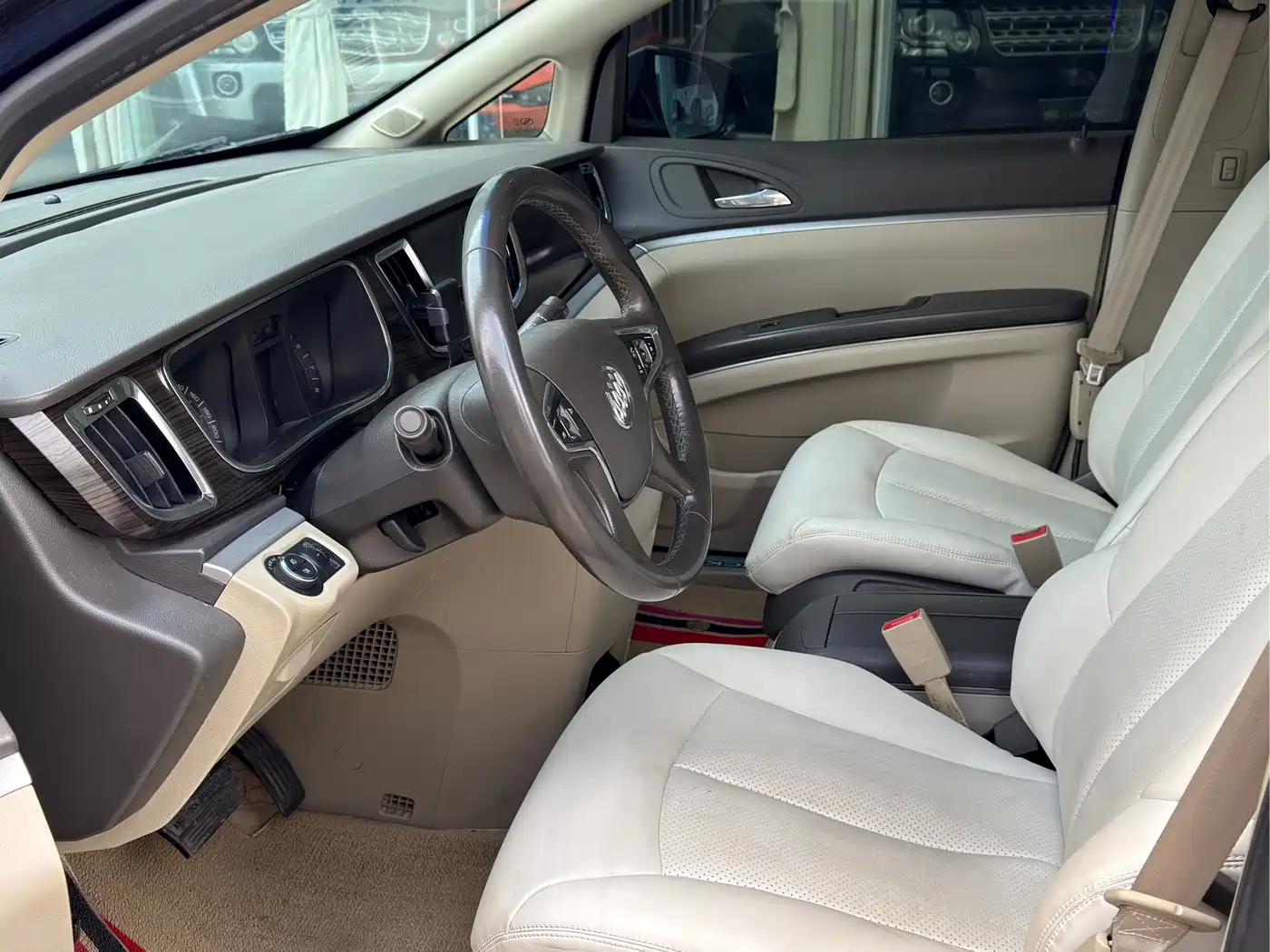 Buick GL8 2013 3.0L XT Luxury Business Flagship Edition фото 4