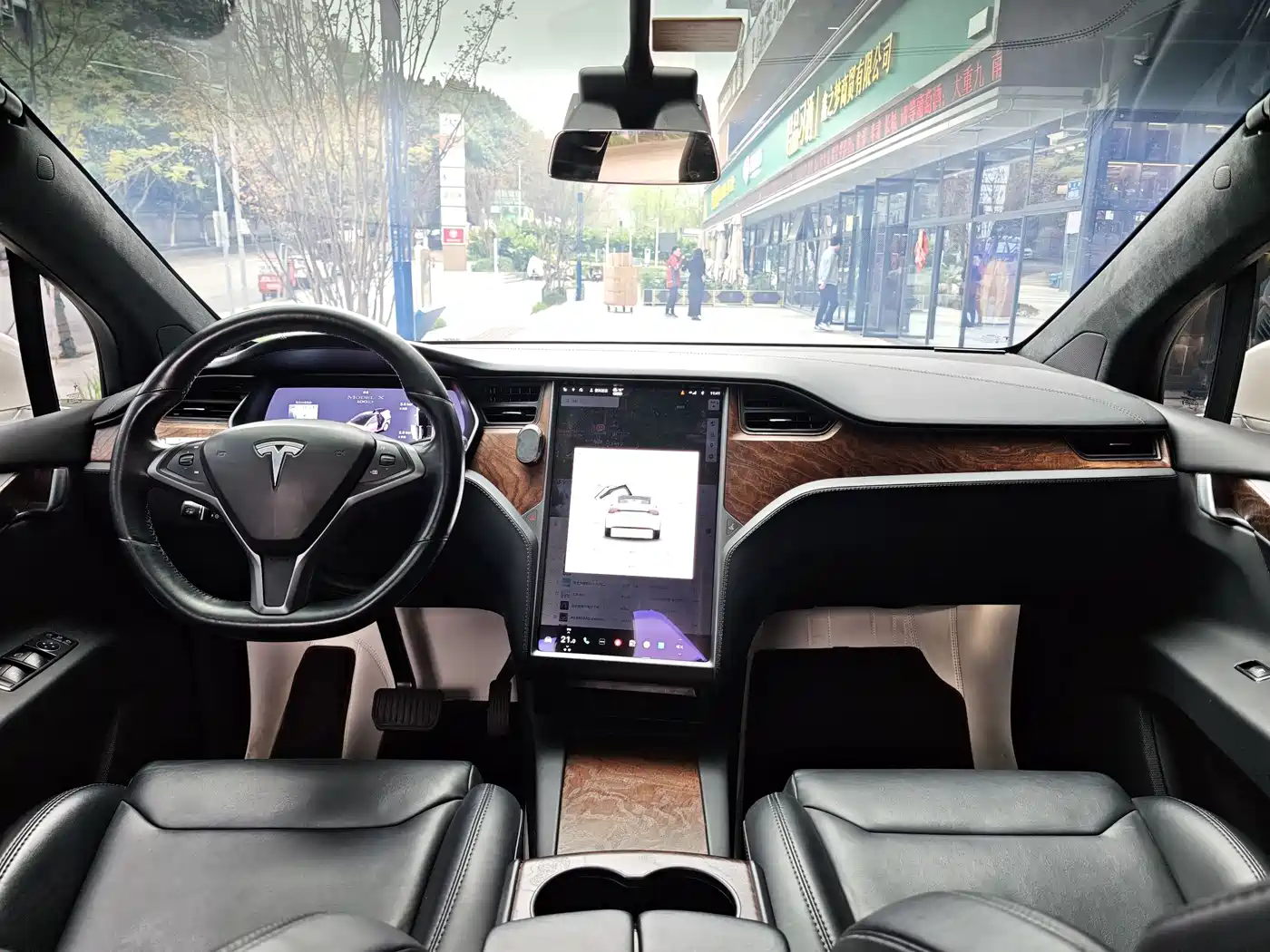 TESLA MODEL X
