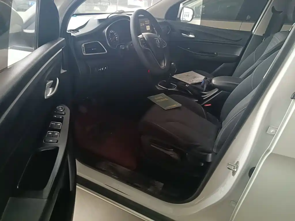 Baojun 730 2020 2019 1.5L Manual Fashion Edition 7-Seater China VI