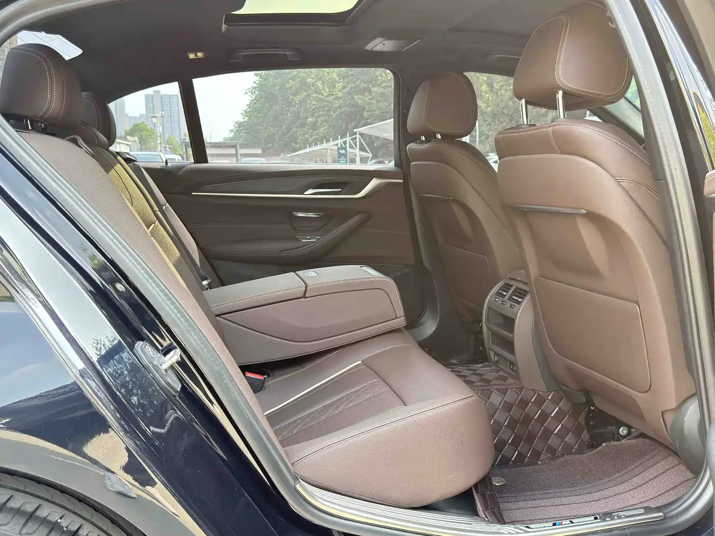 BMW 5 Series 2023 Facelift 530Li Leading M Sport Package фото 9