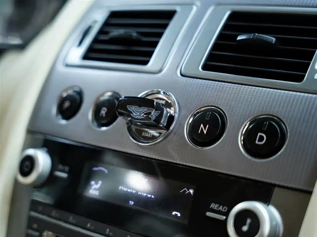 Aston Martin Rapide 2011 2010 6.0L