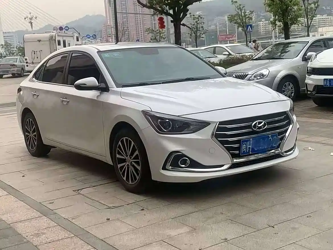 Hyundai Elantra 2017 1.6L Automatic Joy Value GLS фото 3