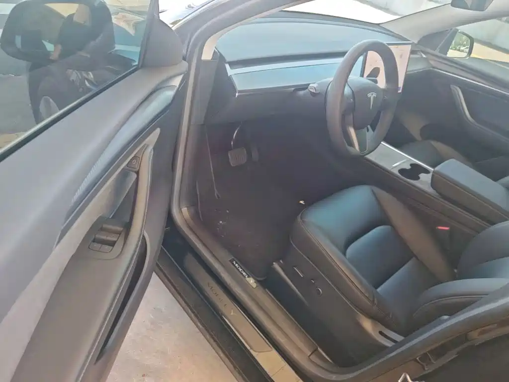 Photo 16 - Tesla Model Y
