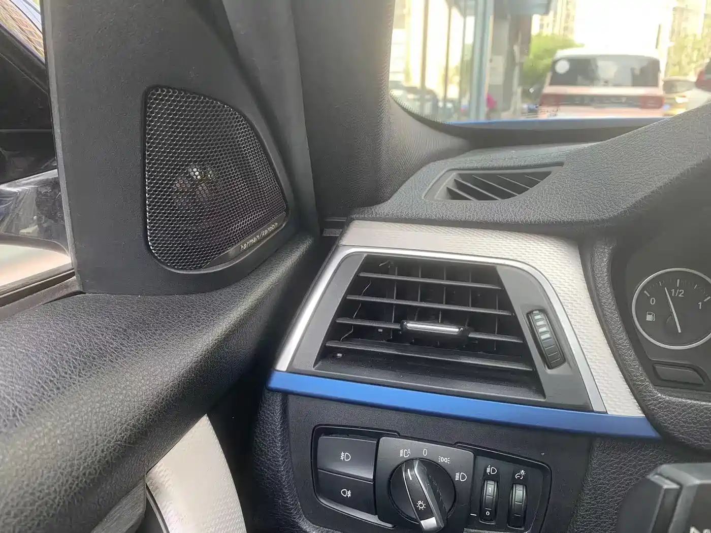 BMW 3 Series 2019 320i M Sport Package фото 8
