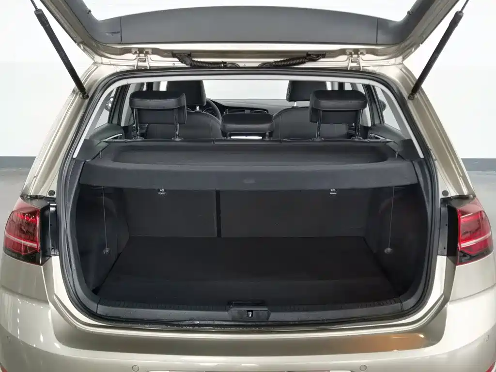 Photo 16 - Volkswagen Golf