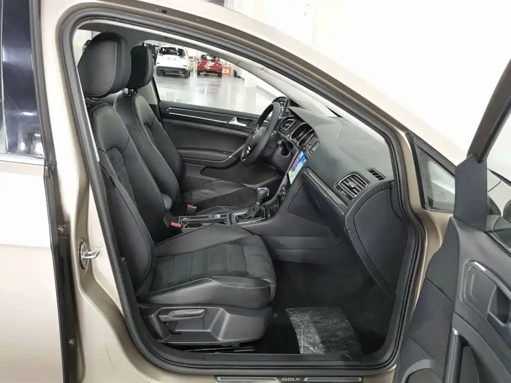 Photo 23 - Volkswagen Golf