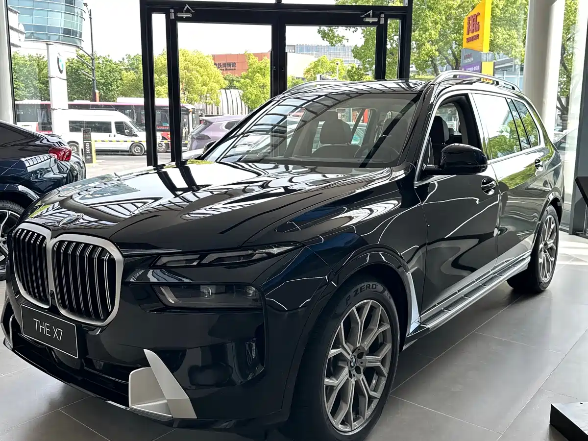 BMW X7 2025 xDrive40i Leading Luxury Package