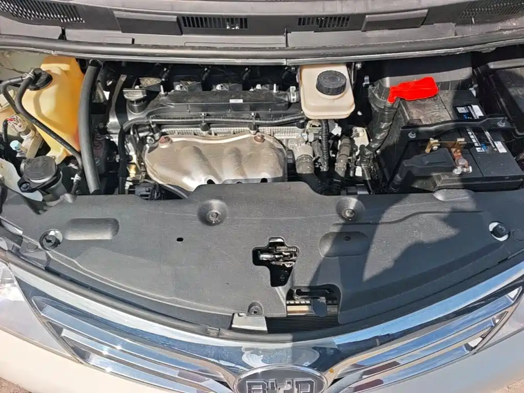 BYD M6 2016 2015 2.4L Automatic Premium Edition
