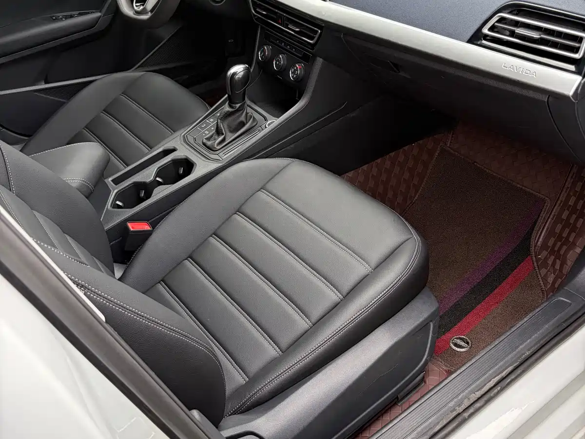 Volkswagen Lavida 2023 1.5L Auto Delight Edition фото 4