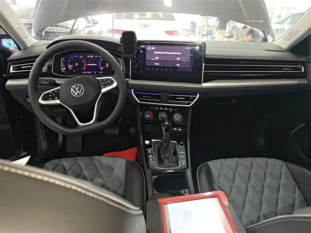 Volkswagen Sagitar 2025 Model Second Facelift 300TSI DSG Transcend Edition фото 10