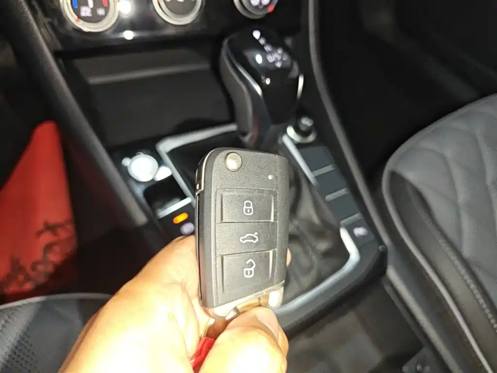Volkswagen Sagitar 2025 Model Second Facelift 300TSI DSG Transcend Edition фото 9