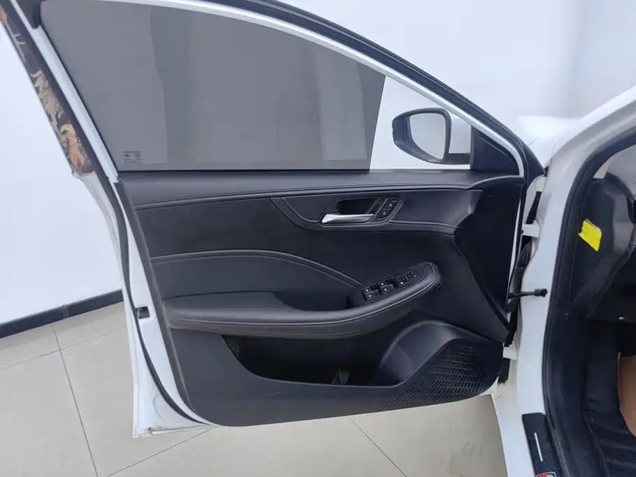 Фото 7 - Roewe i5