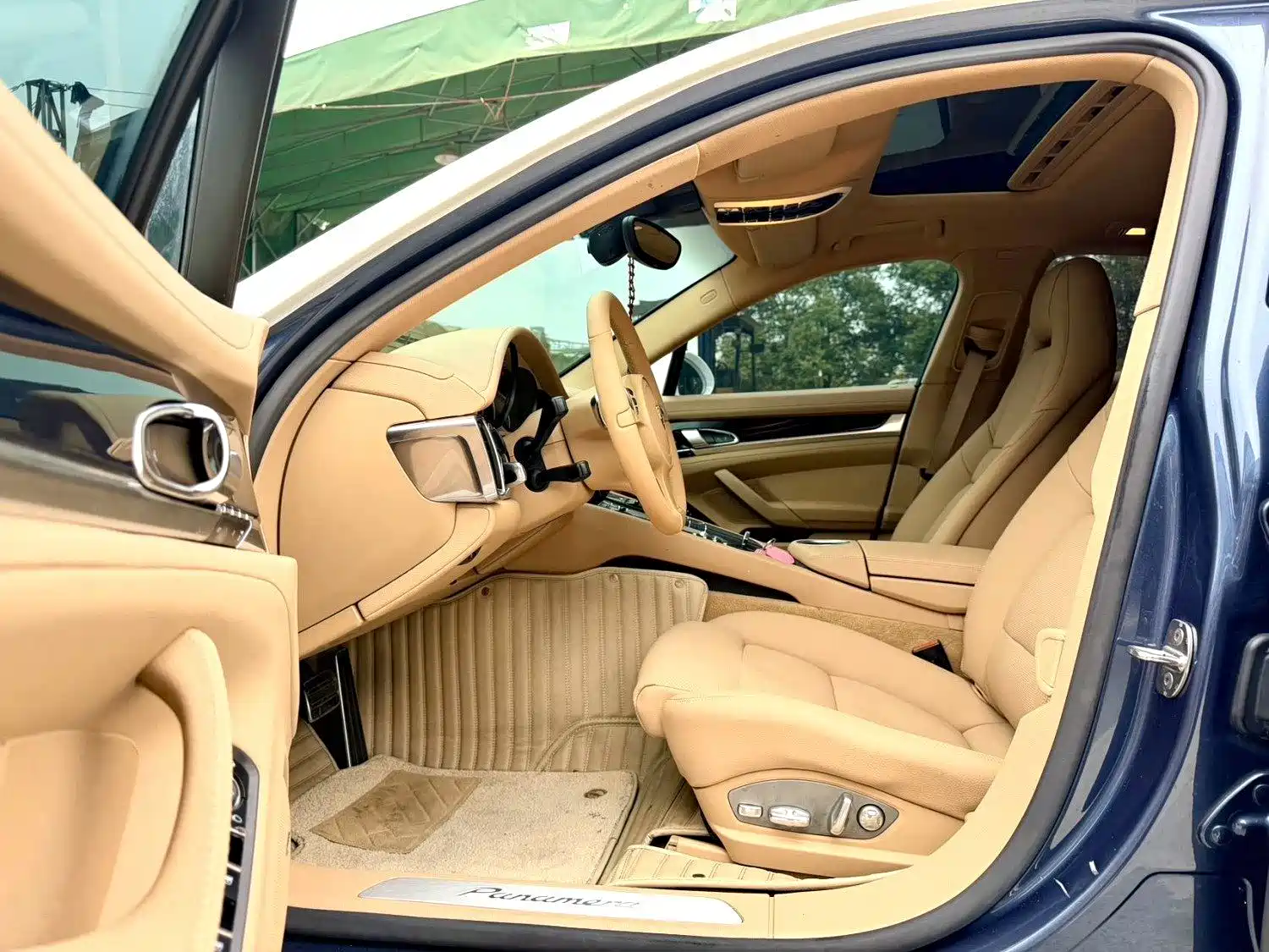 Photo 7 - Porsche Panamera