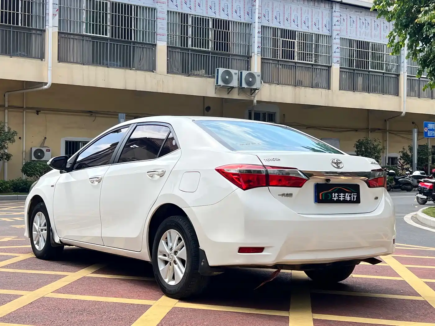 Toyota Corolla 2017 Facelift 1.6L S-CVT GL фото 7