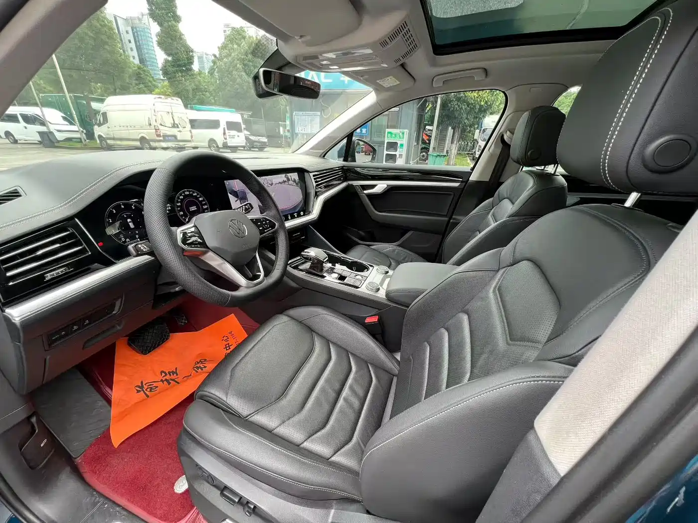 VOLKSWAGEN TOUAREG