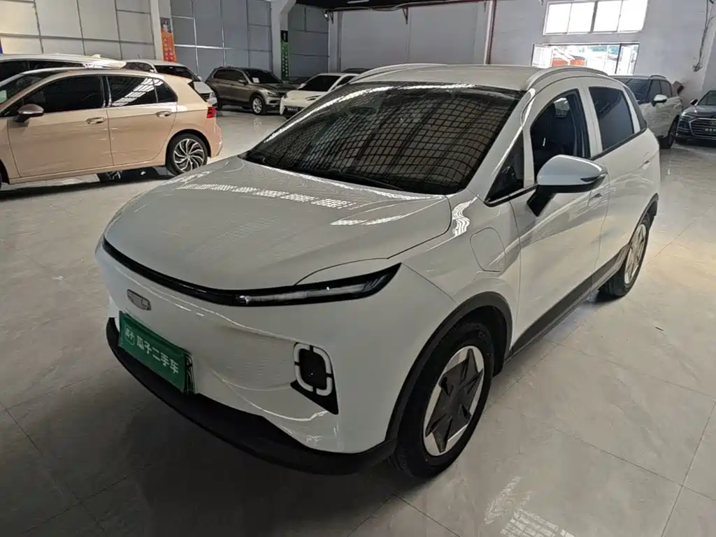 Фото 2 - Geely Geometry E Firefly