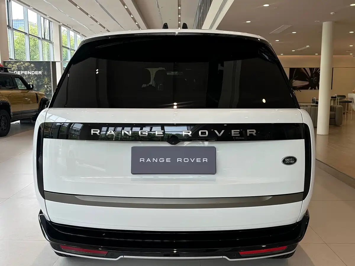Land Rover Range Rover 2026 Model 3.0 L6 400PS SE Long Wheelbase Version фото 10