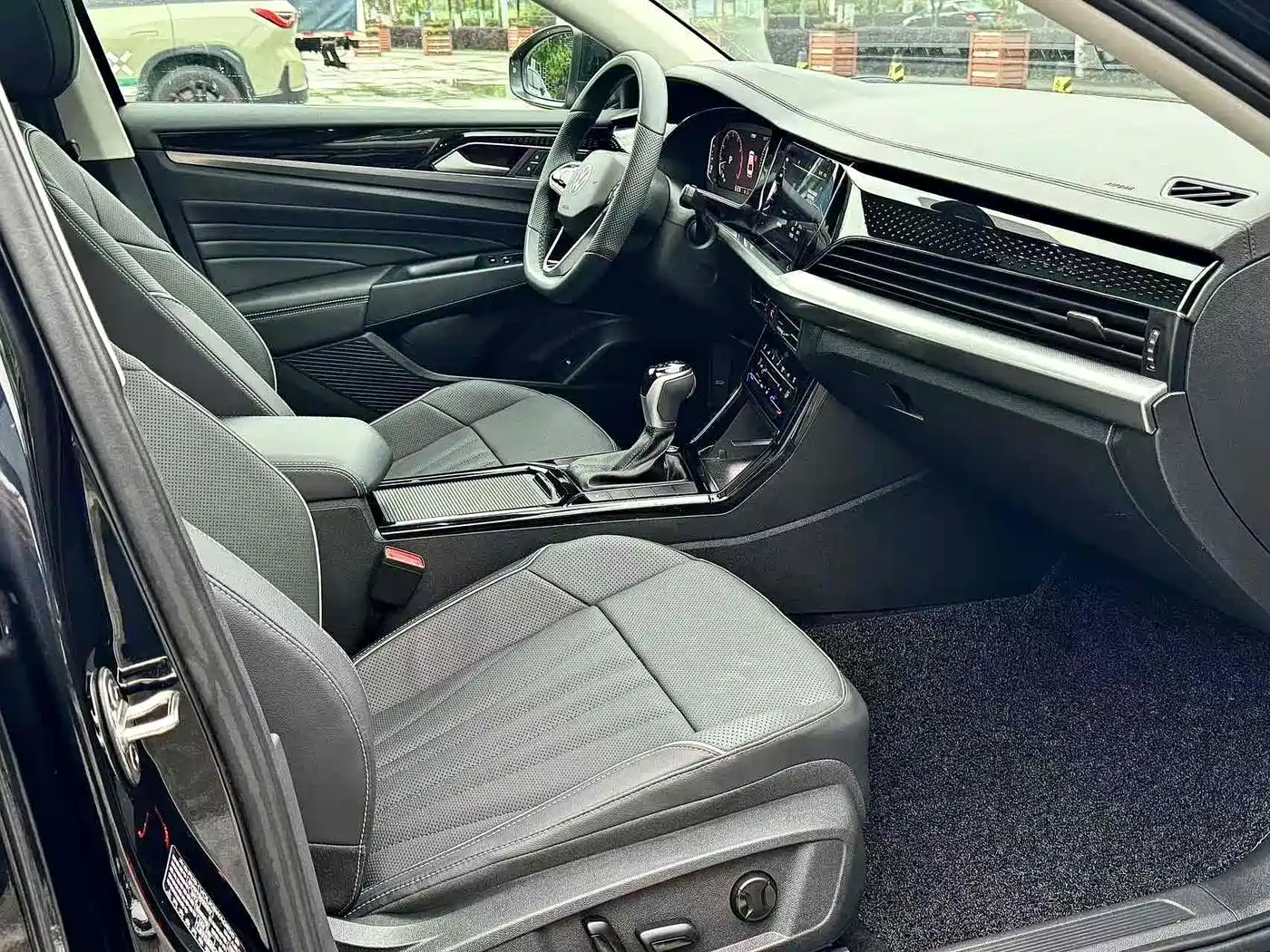 Volkswagen Passat 2024 380TSI Dragon Soaring Edition фото 11