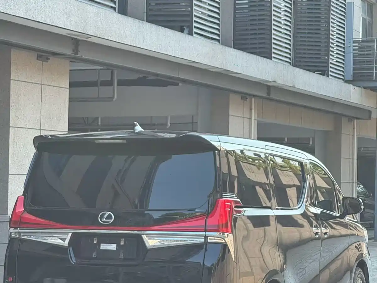 Lexus LM 2020 2020 300h 4-Seat Imperial Edition