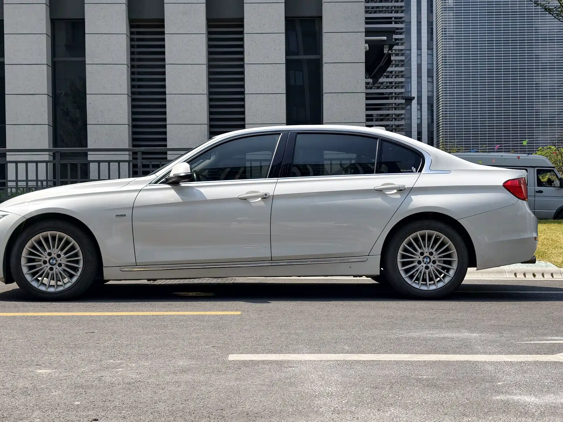 Фото 2 - BMW 3 Series