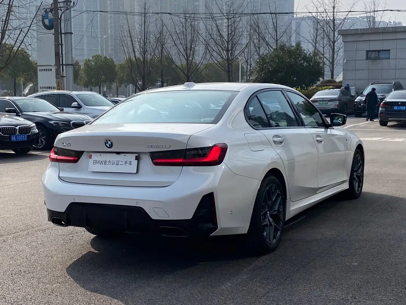 BMW 3 Series 2025 330Li M Sport Night Edition фото 8