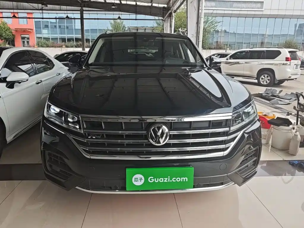 Фото 3 - Volkswagen Touareg
