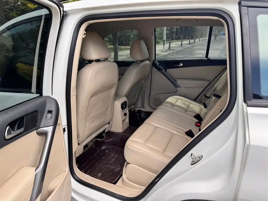 Volkswagen Tiguan 2010 1.8TSI Automatic 2WD Trend фото 6