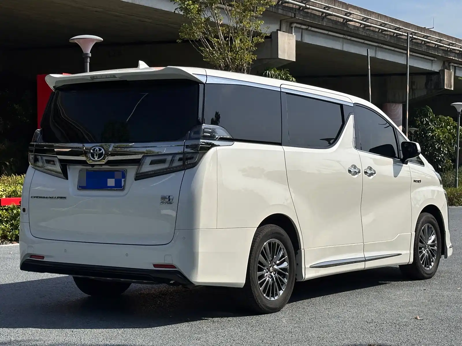 Фото 4 - Toyota Vellfire