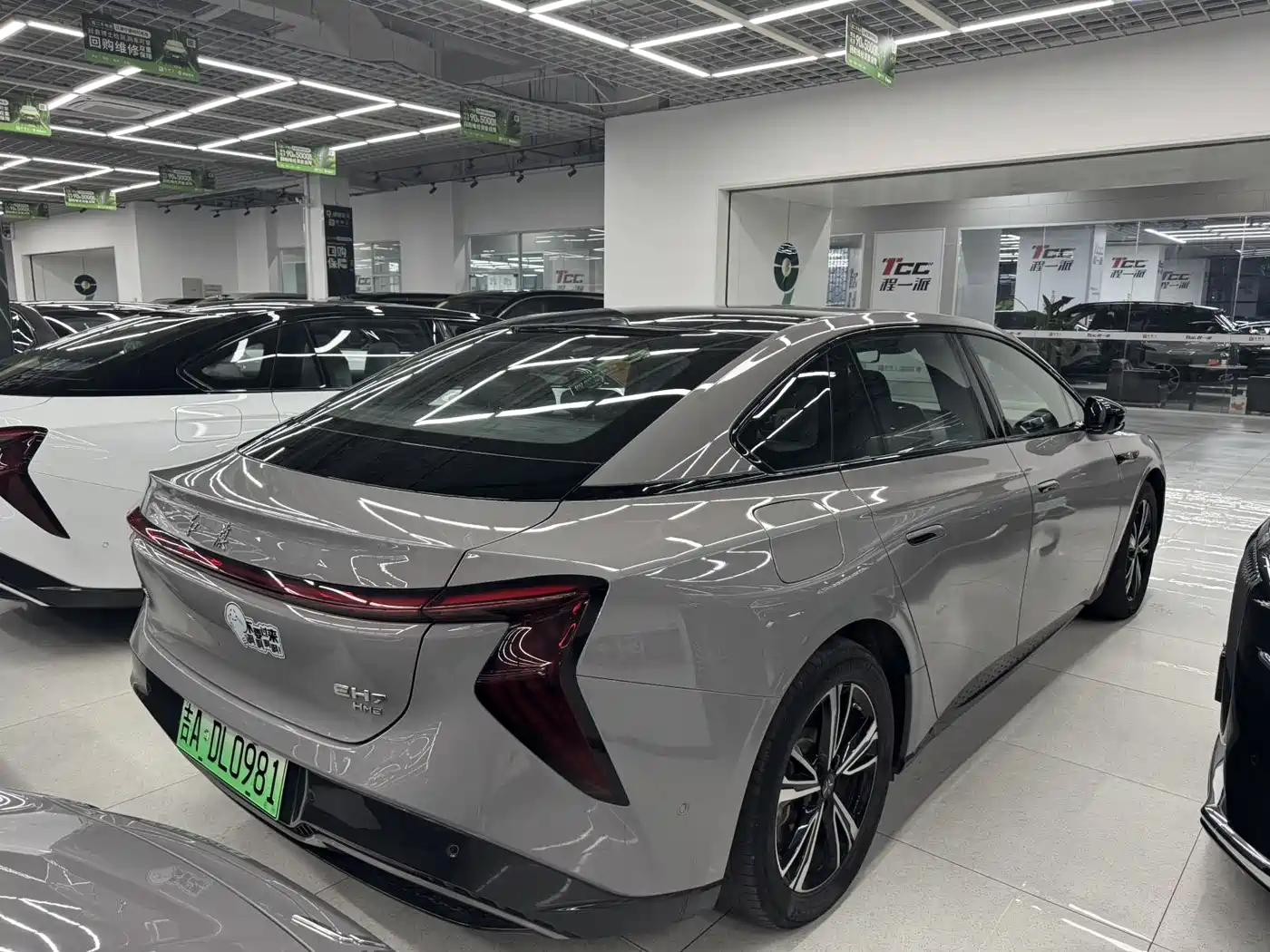 Hongqi EH7 2024 Model 820 Pro фото 13
