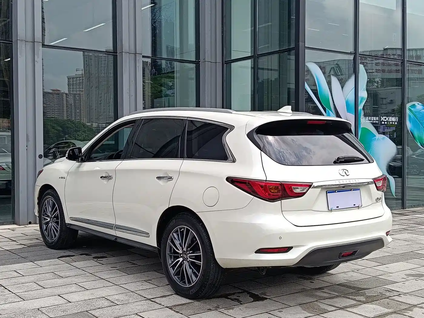 Infiniti QX60 (Import) 2018 2018 2.5 S/C Hybrid FWD Champion Family Edition