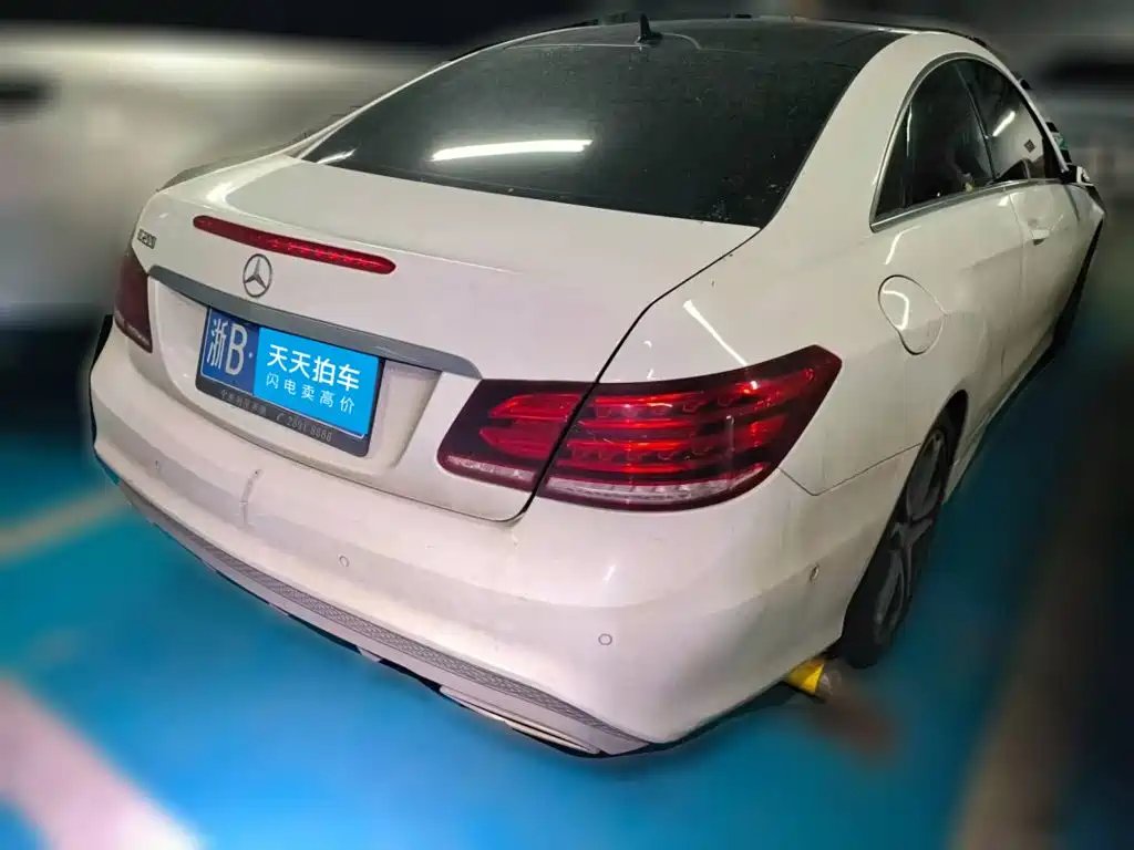 Фото 2 - Mercedes-Benz E-Class (Import)