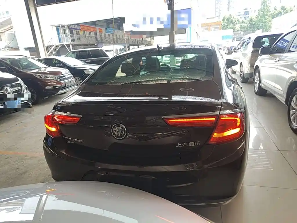Photo 6 - Buick LaCrosse