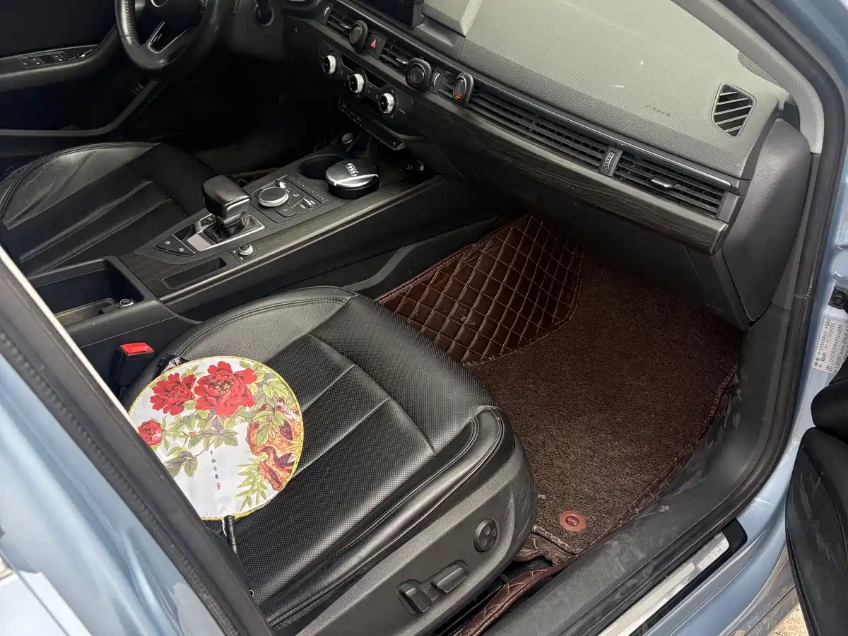 Photo 6 - Audi A4L