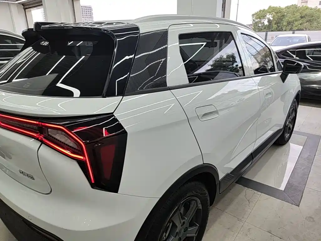 Фото 7 - Geely Geometry E Firefly