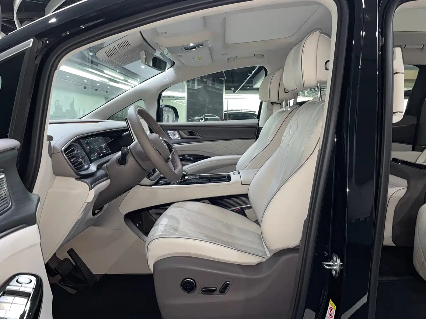 Denza D9 2022 DM-i 970 AWD Flagship фото 11