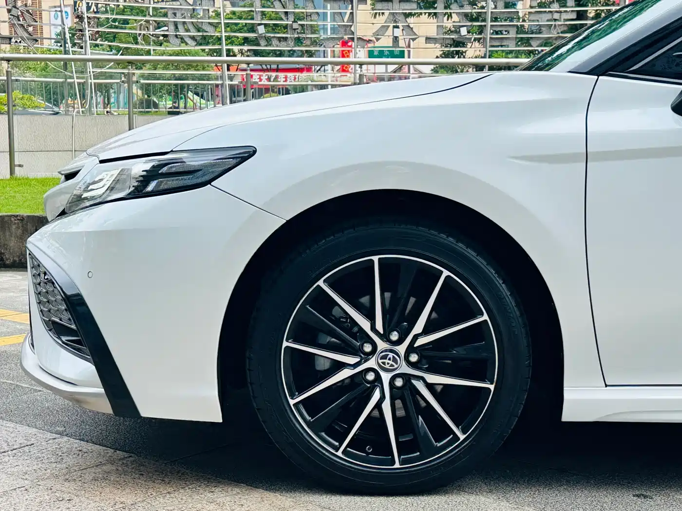 Фото 10 - Toyota Camry