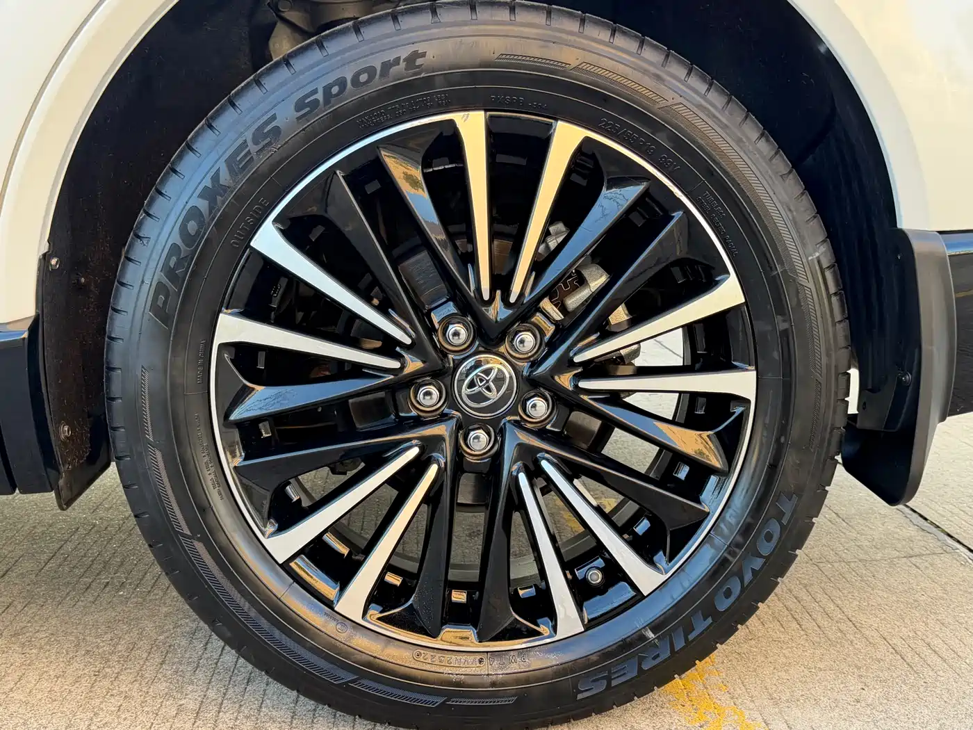 Toyota Venza 2022 2.0L CVT 2WD Premium фото 9