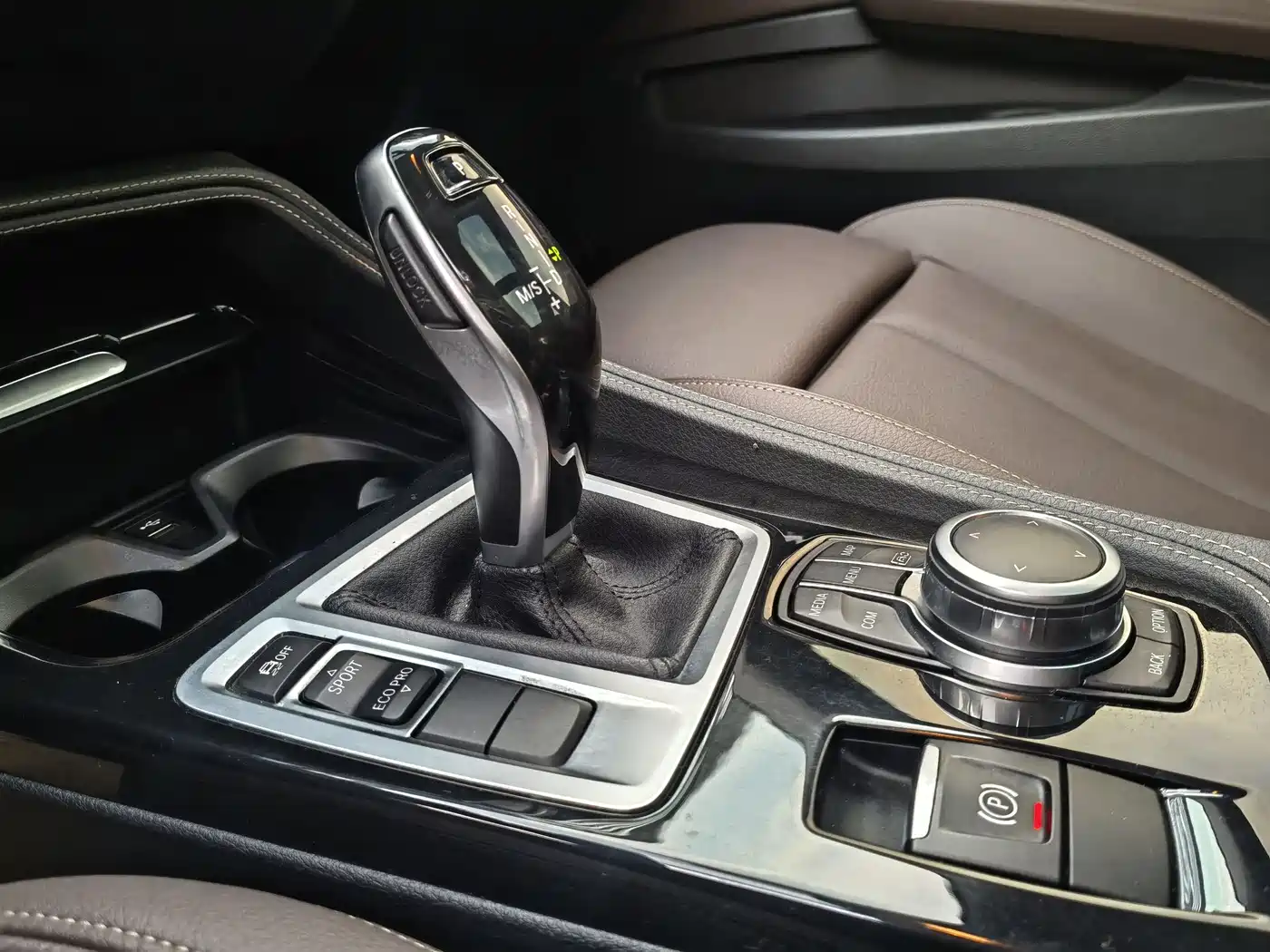 BMW 1 Series 2022 120i M Sport Shadow Edition фото 15