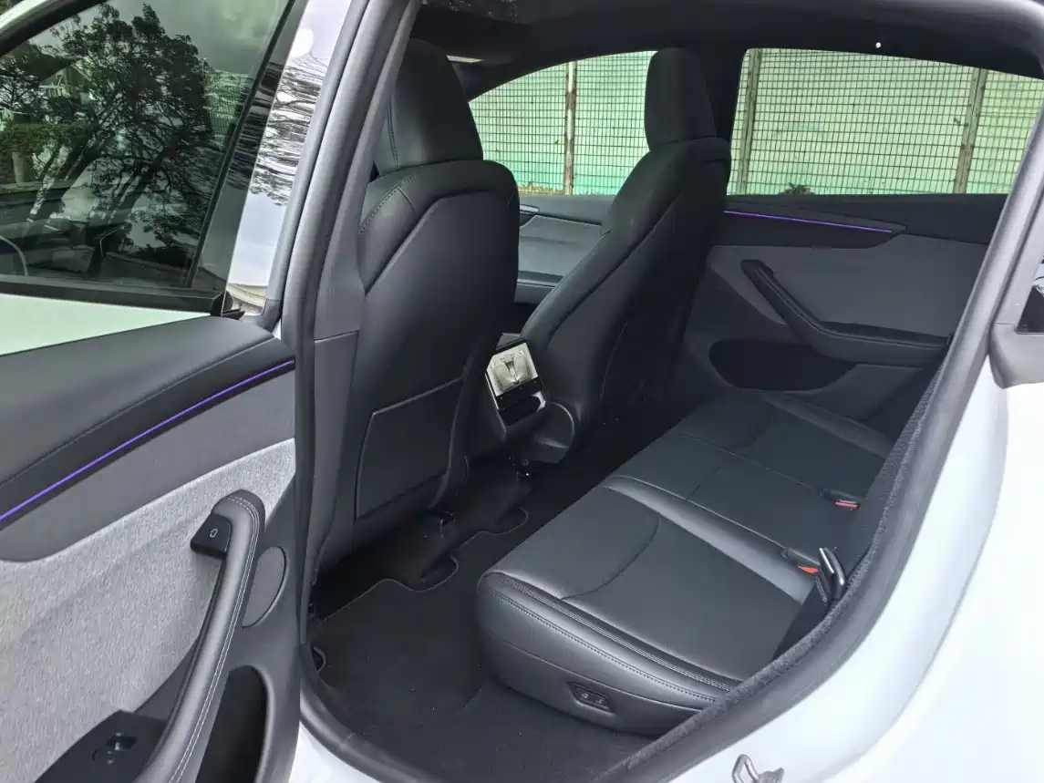 Tesla Model Y 2026 2025 Rear-Wheel Drive