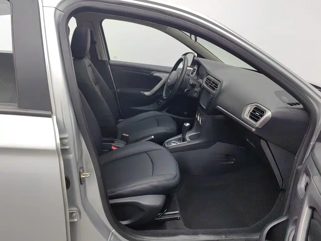 صورة 23 - Peugeot 301