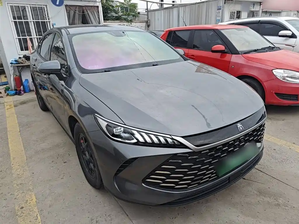 BYD Qin PLUS 2025 DM-i Smart Drive 55KM Leader фото 4